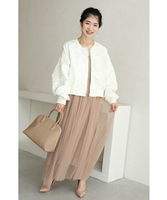 【セール商品返品交換不可】（S~3L対応）エレガントな模様が浮き立つ艶ブルゾントップス