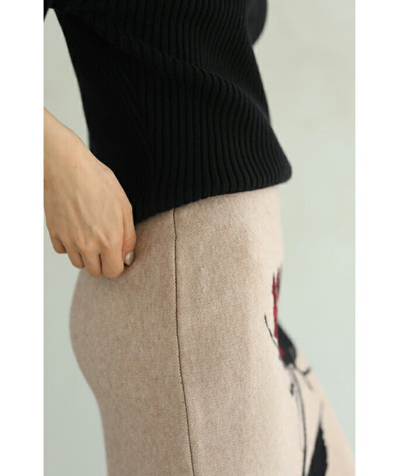 【セール商品返品交換不可】1輪の薔薇が目を惹くマーメイドラインニットスカート