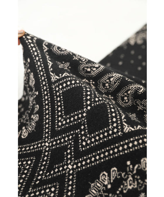 【セール商品返品交換不可】（S~M対応）（黒）上品で美しい柄のエレガントニットミディアムスカート