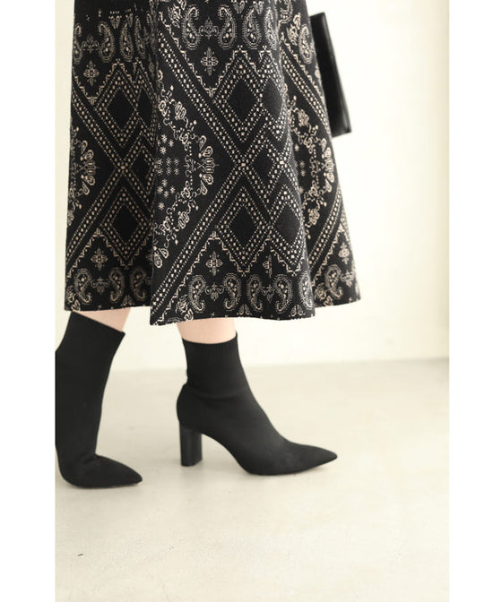 【セール商品返品交換不可】（S~M対応）（黒）上品で美しい柄のエレガントニットミディアムスカート