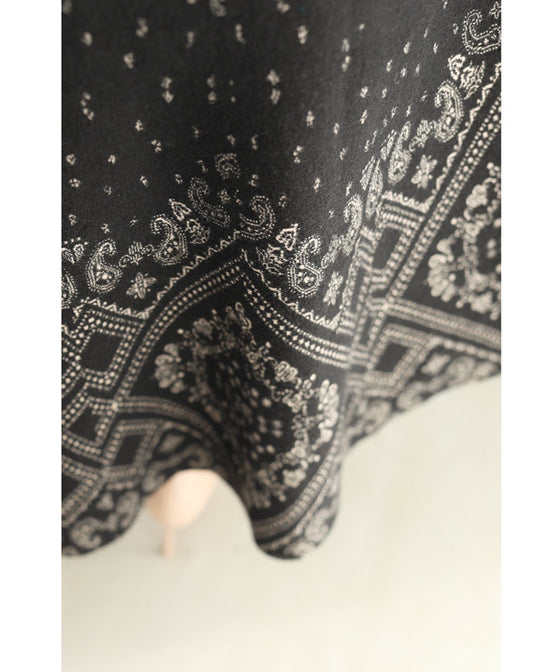 【セール商品返品交換不可】（S~M対応）（黒）上品で美しい柄のエレガントニットミディアムスカート