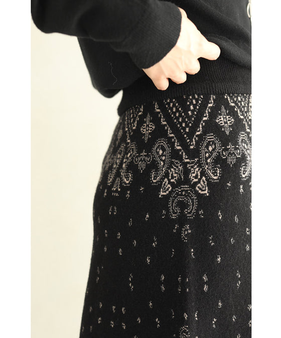 【セール商品返品交換不可】（S~M対応）（黒）上品で美しい柄のエレガントニットミディアムスカート