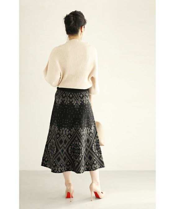 【セール商品返品交換不可】（S~M対応）（黒）上品で美しい柄のエレガントニットミディアムスカート