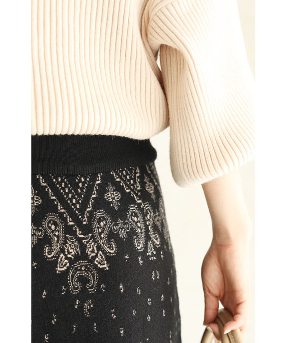 【セール商品返品交換不可】（S~M対応）（黒）上品で美しい柄のエレガントニットミディアムスカート