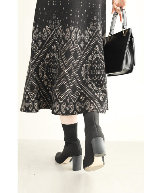 【セール商品返品交換不可】（S~M対応）（黒）上品で美しい柄のエレガントニットミディアムスカート