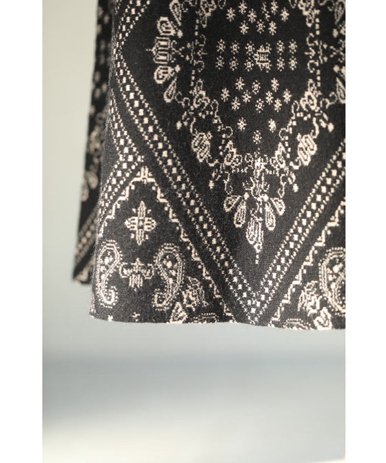 【セール商品返品交換不可】（S~M対応）（黒）上品で美しい柄のエレガントニットミディアムスカート