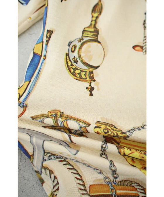 【セール商品返品交換不可】（S~M対応）手触りなめらかなスカーフ柄プルオーバートップス