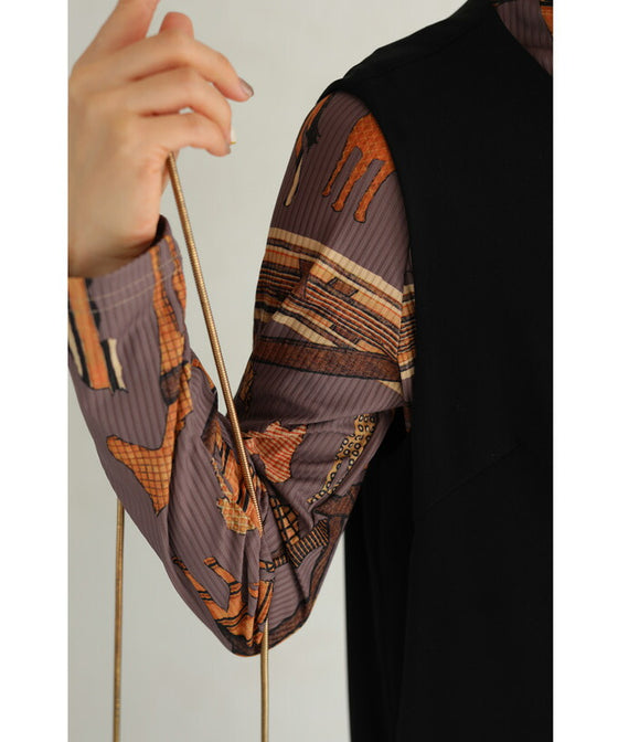 【セール商品返品交換不可】(グレー)（S~M対応）駆ける馬のスカーフ柄伸びやかカットソートップス