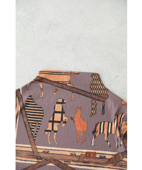 【セール商品返品交換不可】(グレー)（S~M対応）駆ける馬のスカーフ柄伸びやかカットソートップス