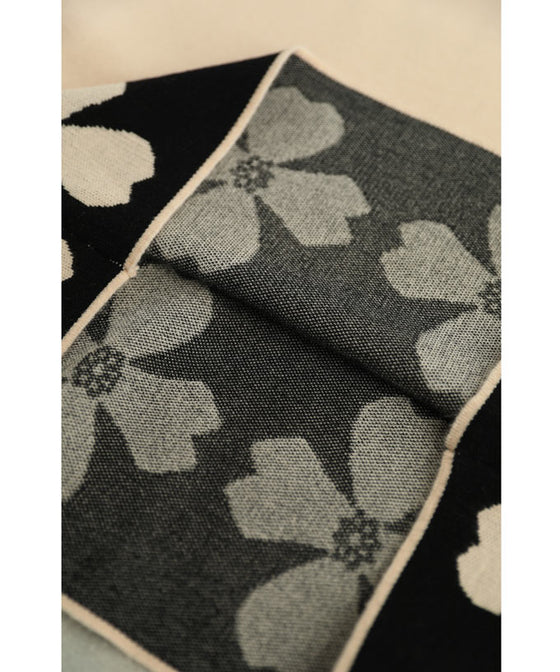 【セール商品返品交換不可】（S~L対応）連なる白花のニットミニワンピース