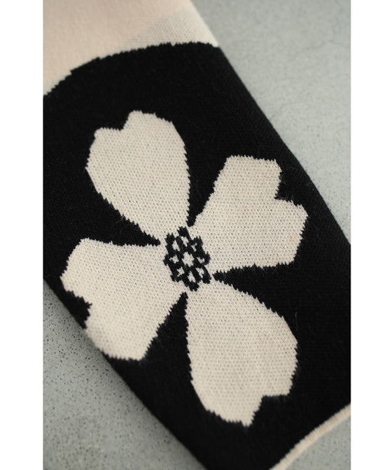 【セール商品返品交換不可】（S~L対応）連なる白花のニットミニワンピース