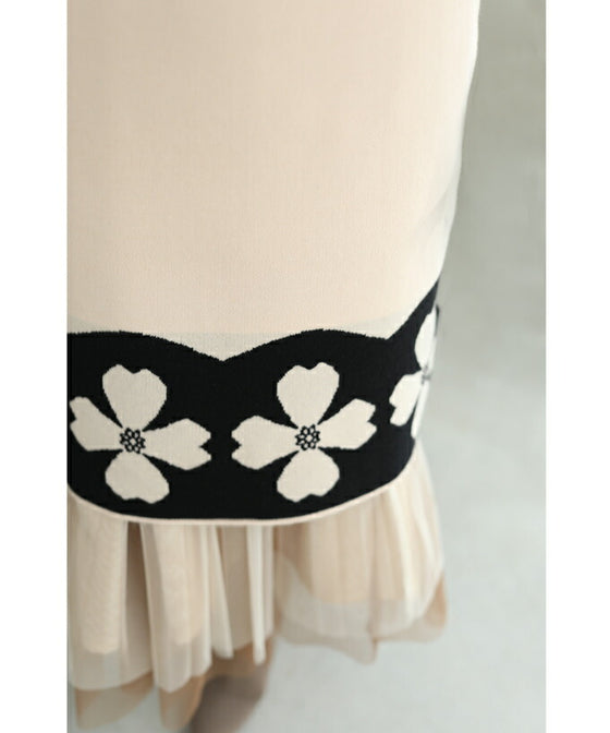 【セール商品返品交換不可】（S~L対応）連なる白花のニットミニワンピース