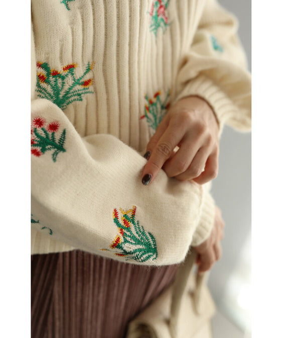 【セール商品返品交換不可】（S~3L対応）色鮮やかな花刺繍咲くポワン袖ニットトップス