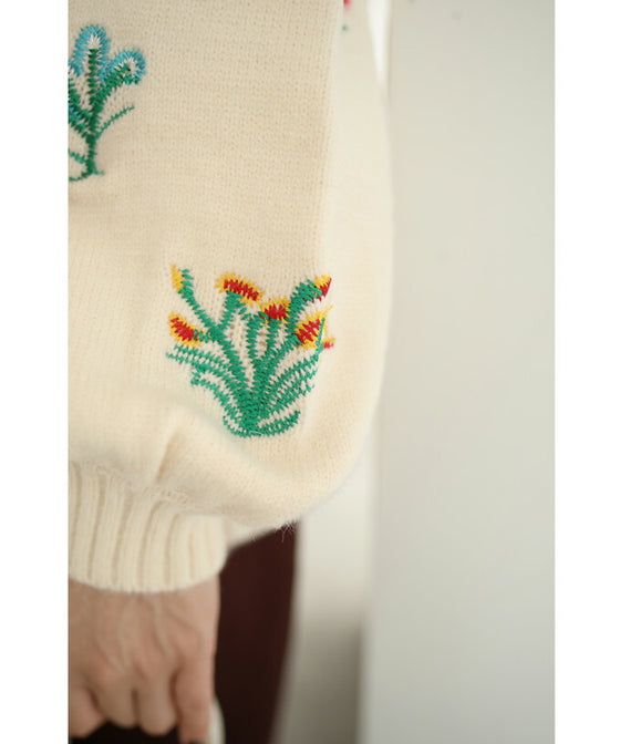 【セール商品返品交換不可】（S~3L対応）色鮮やかな花刺繍咲くポワン袖ニットトップス