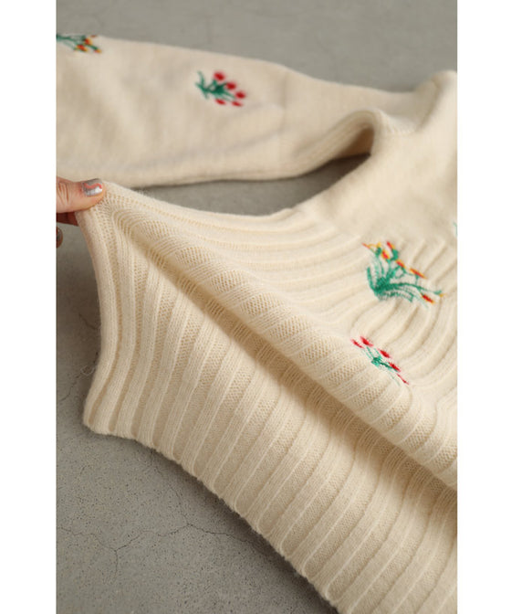 【セール商品返品交換不可】（S~3L対応）色鮮やかな花刺繍咲くポワン袖ニットトップス