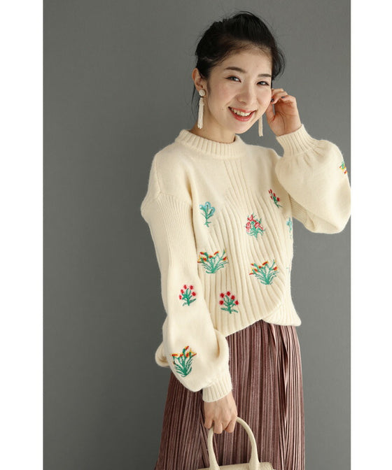 【セール商品返品交換不可】（S~3L対応）色鮮やかな花刺繍咲くポワン袖ニットトップス