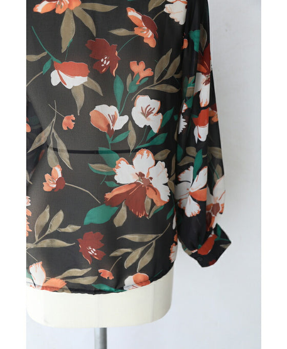 【セール商品返品交換不可】配色鮮やかな花のふんわり袖ブラウストップス
