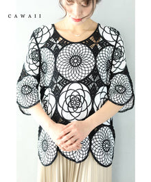  【セール商品返品交換不可】（S~L対応）（黒）曼荼羅の花刺繍を描いたレースプルオーバートップス
