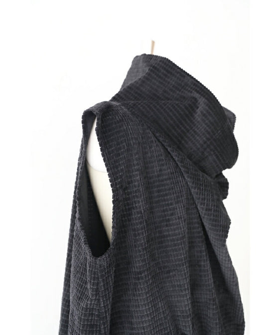 【セール商品返品交換不可】（M~3L対応）（黒）浮き立つ柄の2wayドレープネックミディアムワンピース