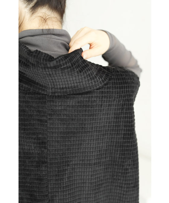 【セール商品返品交換不可】（M~3L対応）（黒）浮き立つ柄の2wayドレープネックミディアムワンピース