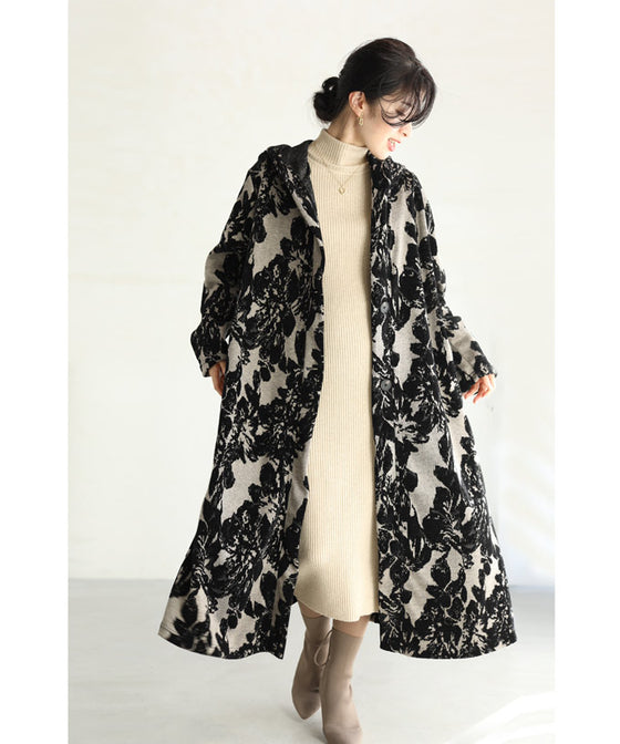【セール商品返品交換不可】（M~3L対応）サッと羽織れる華やかさ。フード付きジャガード織りロングコート