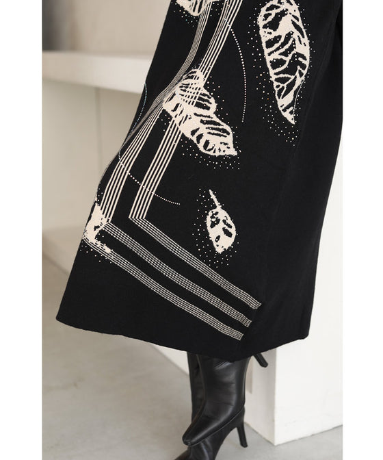 【セール商品返品交換不可】オーロラビジューを纏う葉っぱ柄ニットロングワンピース