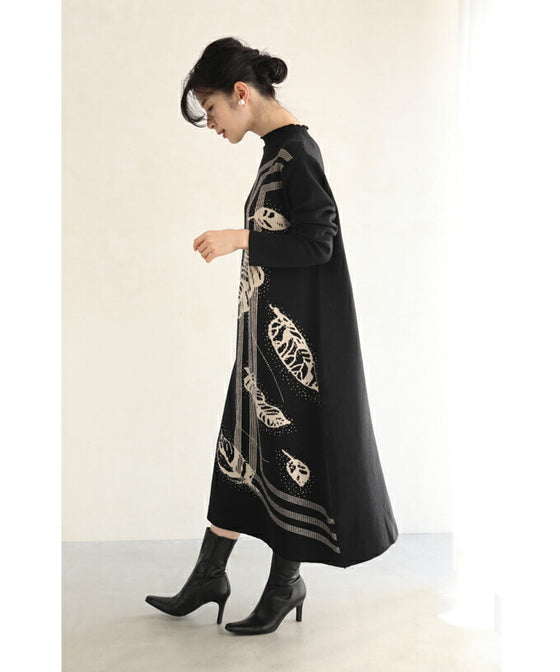 【セール商品返品交換不可】オーロラビジューを纏う葉っぱ柄ニットロングワンピース