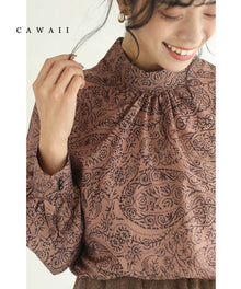  【セール商品返品交換不可】（S~L対応）植物を描いた抽象画のハイネックブラウストップス