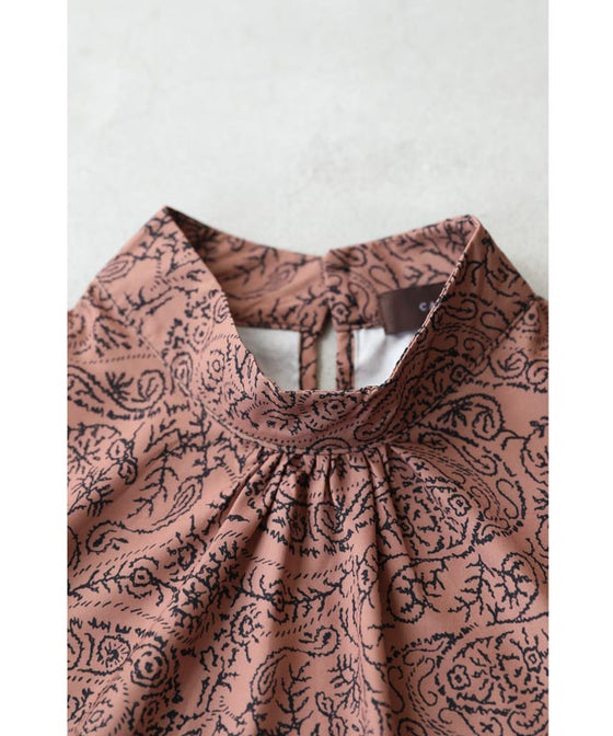 【セール商品返品交換不可】（S~L対応）植物を描いた抽象画のハイネックブラウストップス