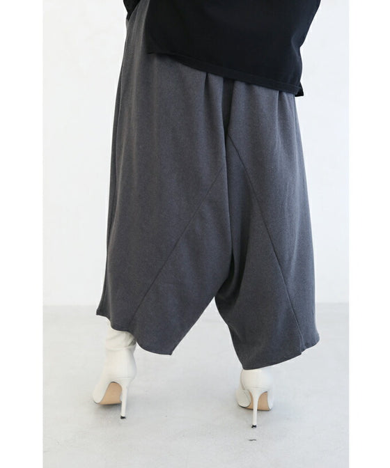 お洒落でゆったり楽ちんなサルエルパンツ