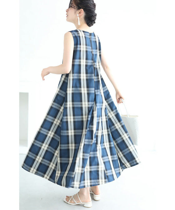 上品なネイビーチェックのAラインロングワンピース