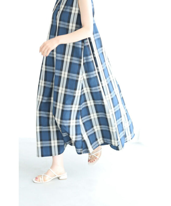 上品なネイビーチェックのAラインロングワンピース