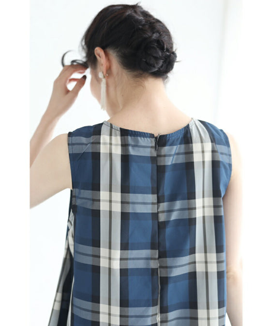 上品なネイビーチェックのAラインロングワンピース
