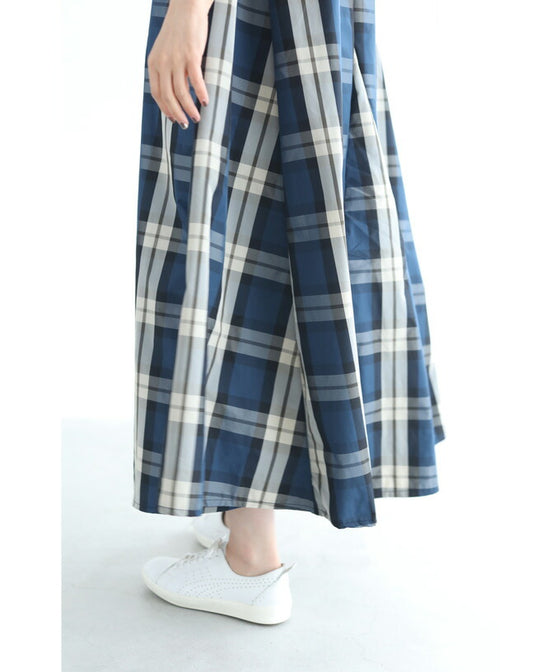 上品なネイビーチェックのAラインロングワンピース