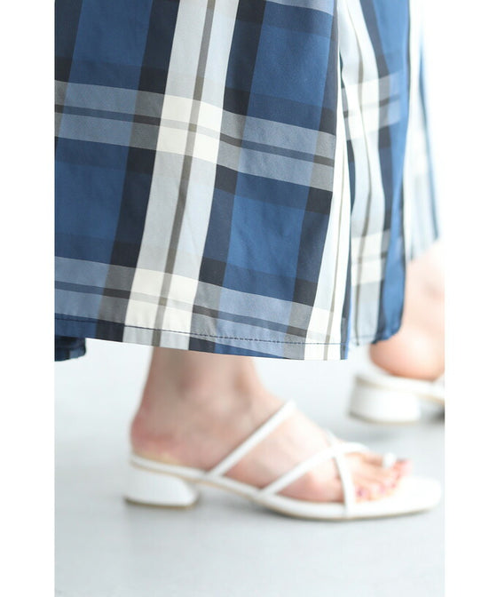 上品なネイビーチェックのAラインロングワンピース