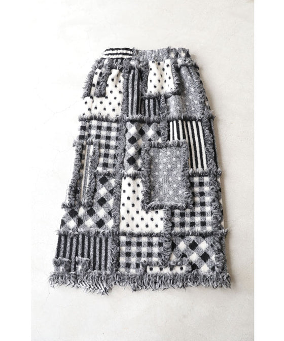 【セール商品返品交換不可】ふわふわフリンジの柄合わせパッチワークミディアムスカート