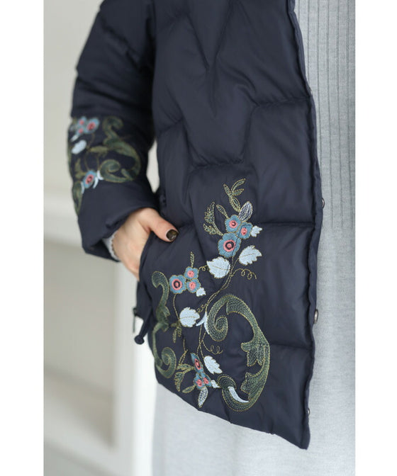 【セール商品返品交換不可】エレガントさを添える花刺繍の中綿ショートコートアウター