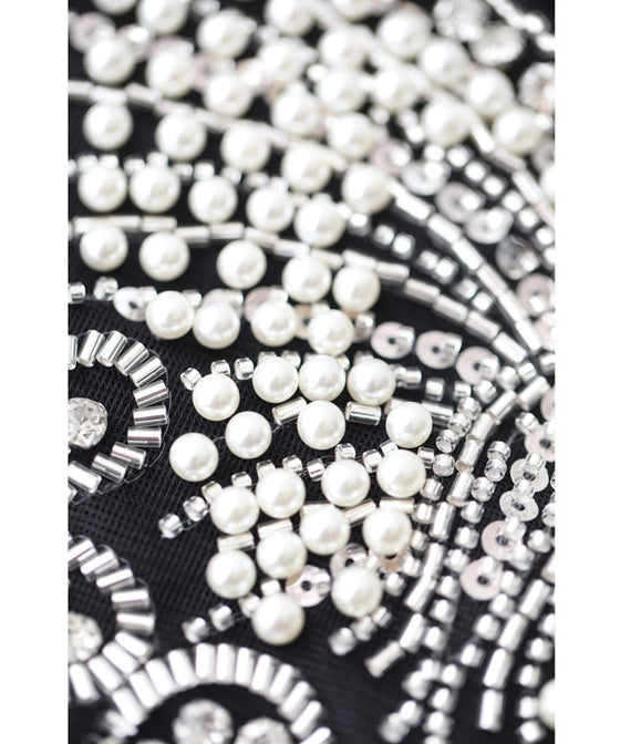 胸元華やかなビジュー装飾のカットソートップス