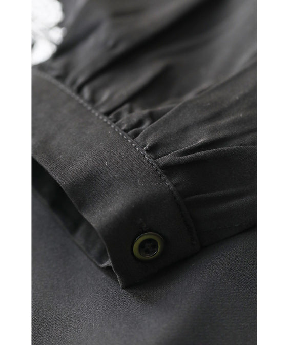 【セール商品返品交換不可】センターに流れるフリルの白花刺繍ブラウストップス