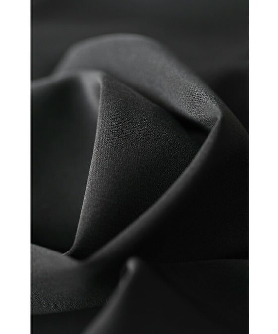 【セール商品返品交換不可】センターに流れるフリルの白花刺繍ブラウストップス