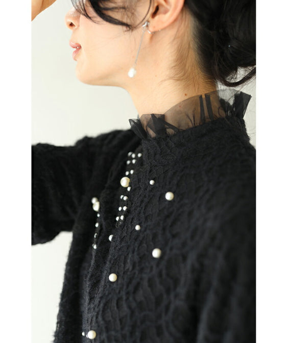 【セール商品返品交換不可】裏起毛で暖かい。パール艶めくチュールネックプルオーバートップス