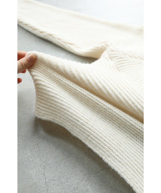 重ね着を楽しむ スタイルアップニット