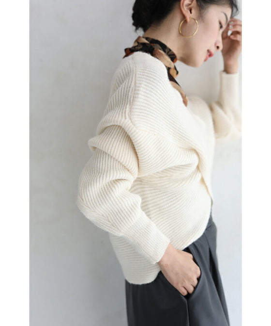 重ね着を楽しむ スタイルアップニット