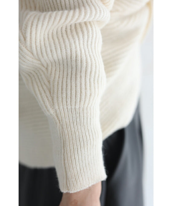 重ね着を楽しむ スタイルアップニット