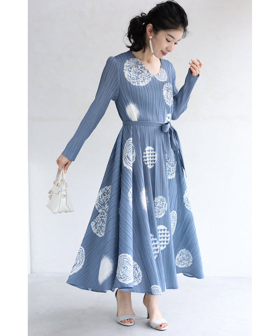 【セール商品返品交換不可】弾むようなアコーディオンプリーツの版画風ドットロングワンピース