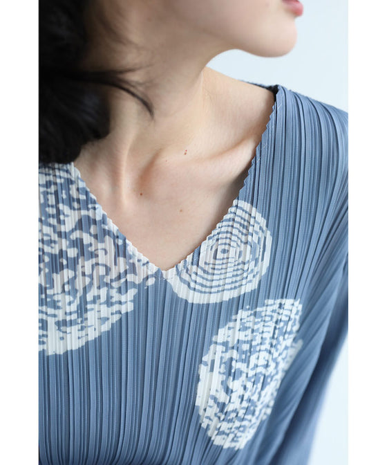 【セール商品返品交換不可】弾むようなアコーディオンプリーツの版画風ドットロングワンピース