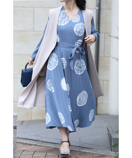 【セール商品返品交換不可】弾むようなアコーディオンプリーツの版画風ドットロングワンピース