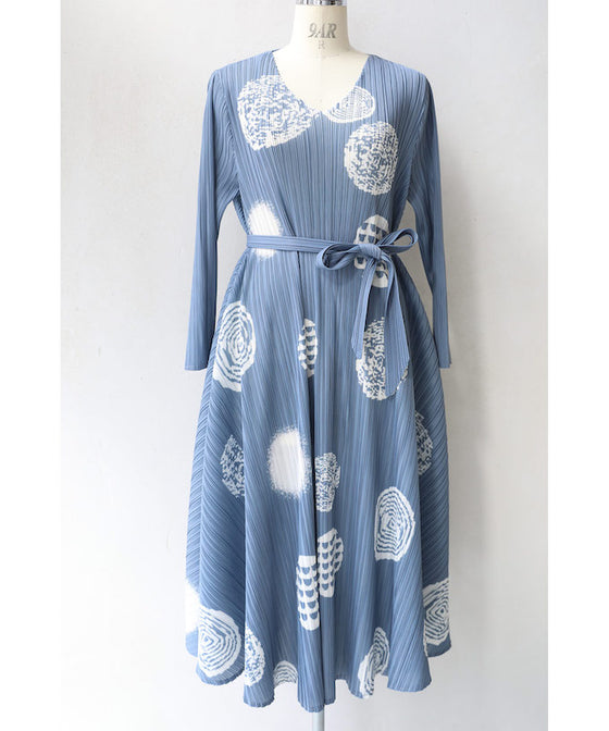 【セール商品返品交換不可】弾むようなアコーディオンプリーツの版画風ドットロングワンピース