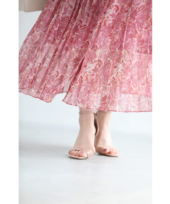 【セール商品返品交換不可】パッと華やぐペイズリースカーフ柄プリーツワンピース