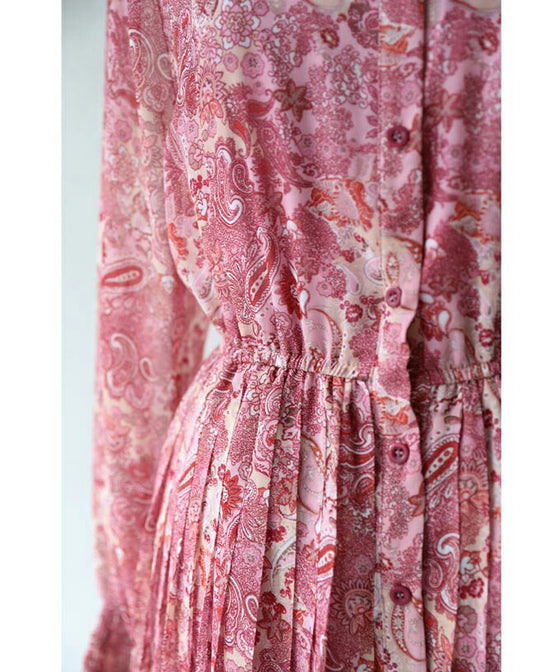 【セール商品返品交換不可】パッと華やぐペイズリースカーフ柄プリーツワンピース